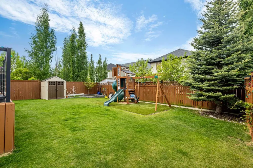 23 Strathlea Crescent SW Calgary AB T3H 5A8