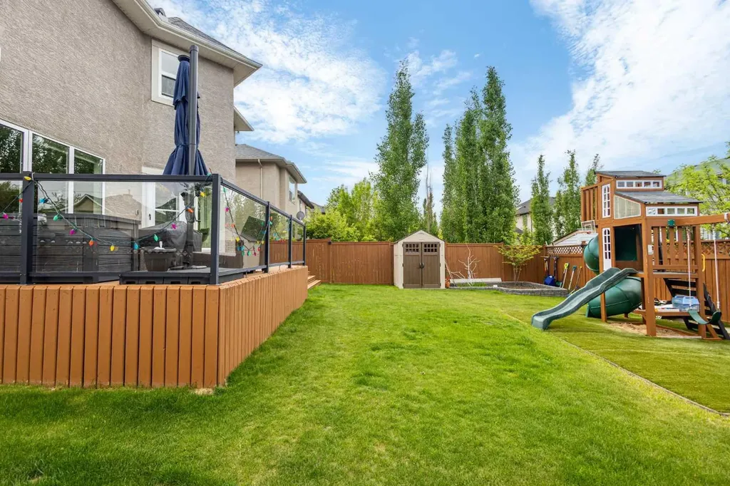 23 Strathlea Crescent SW Calgary AB T3H 5A8