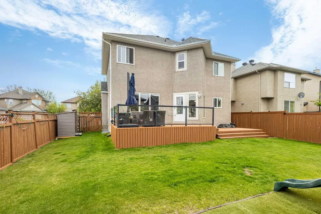 23 Strathlea Crescent SW Calgary AB T3H 5A8