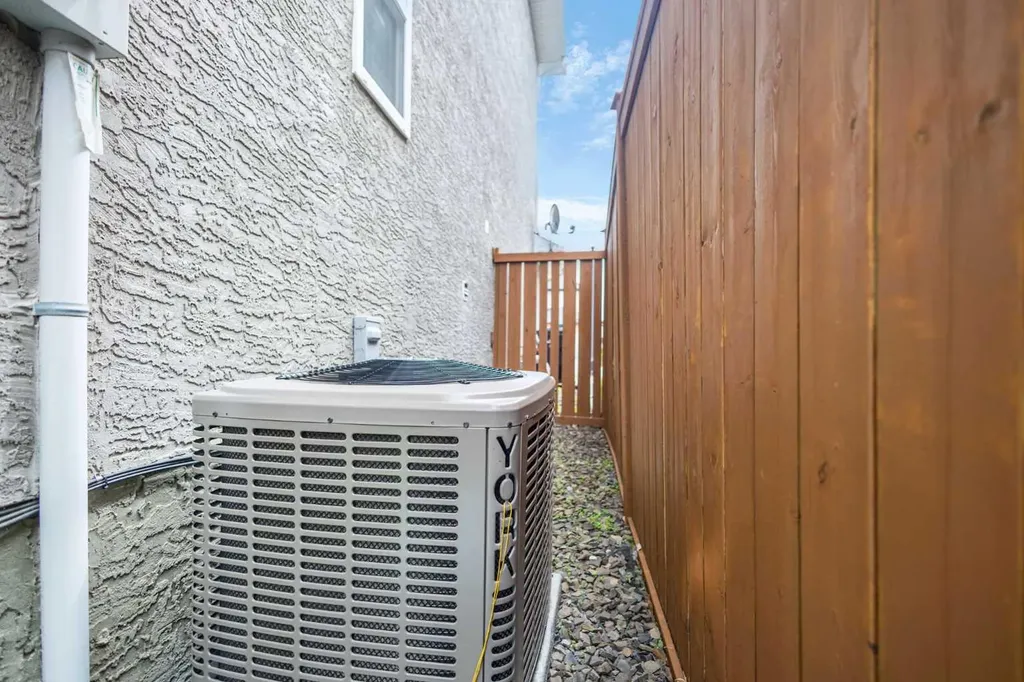 23 Strathlea Crescent SW Calgary AB T3H 5A8