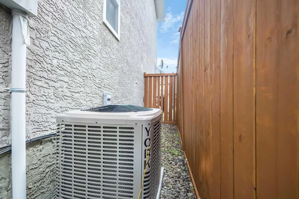 23 Strathlea Crescent SW Calgary AB T3H 5A8