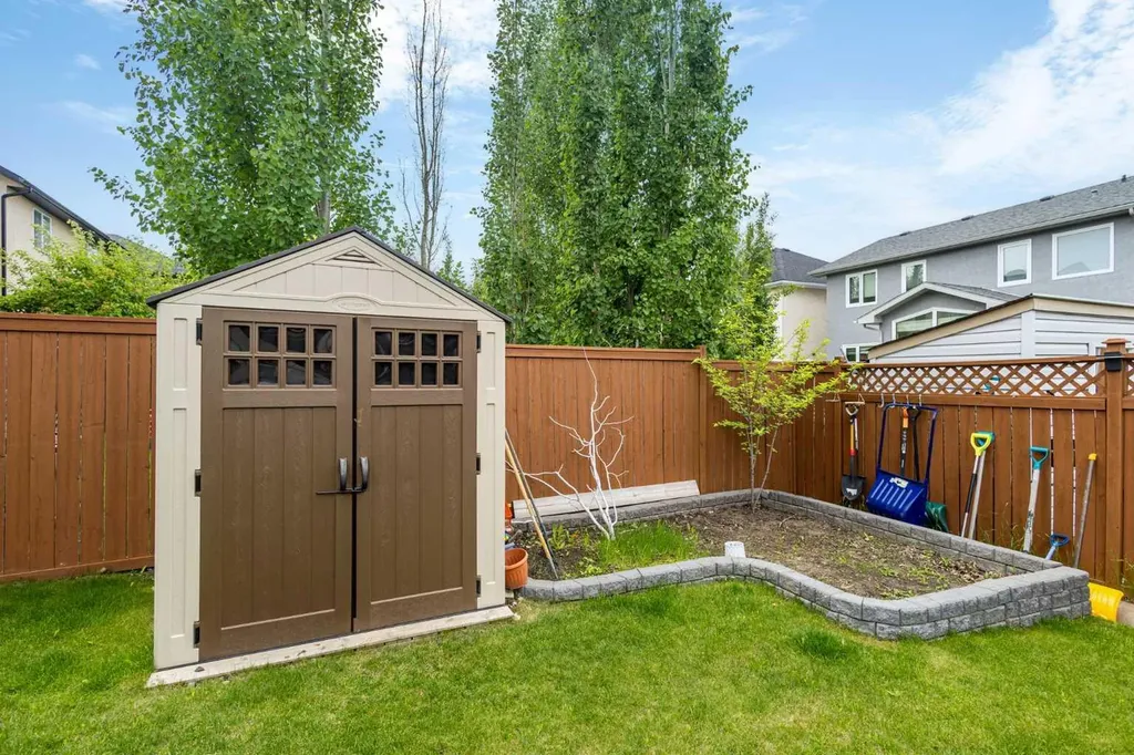 23 Strathlea Crescent SW Calgary AB T3H 5A8