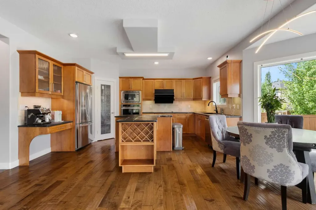 23 Strathlea Crescent SW Calgary AB T3H 5A8