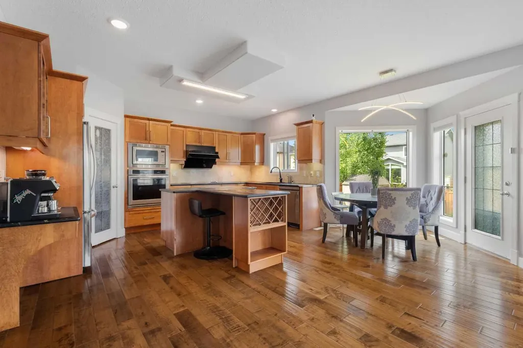 23 Strathlea Crescent SW Calgary AB T3H 5A8