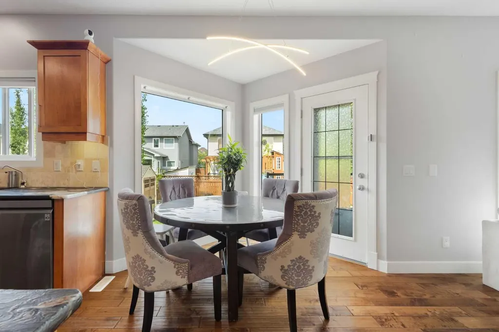 23 Strathlea Crescent SW Calgary AB T3H 5A8