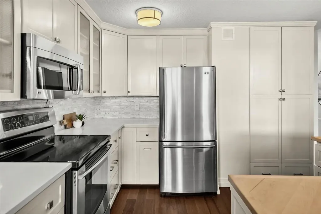 1001 14 Avenue SW Calgary AB T2R 1L2