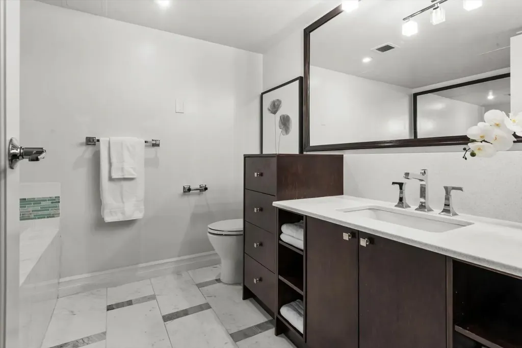 1001 14 Avenue SW Calgary AB T2R 1L2