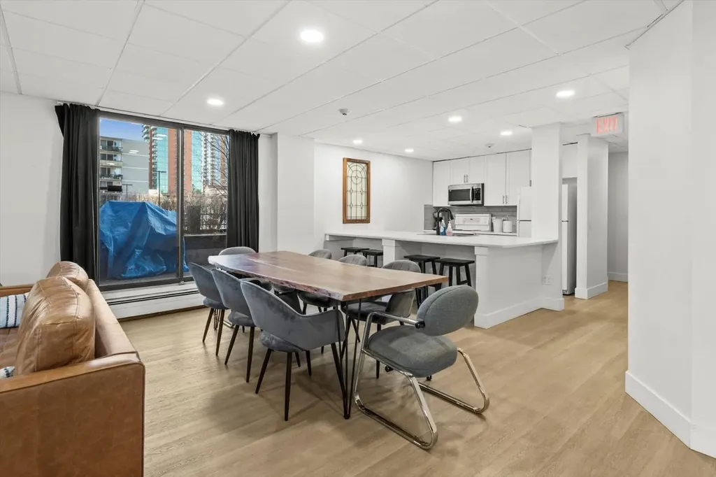 1001 14 Avenue SW Calgary AB T2R 1L2