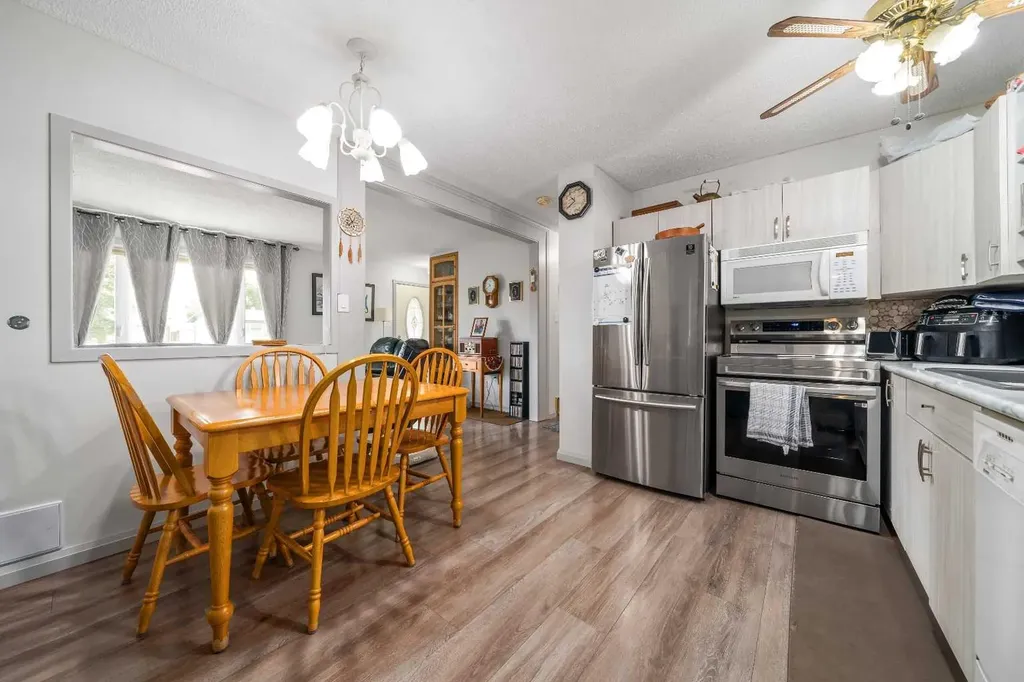 1296 Crockford Crescent NW Medicine Hat AB T1A 7C5