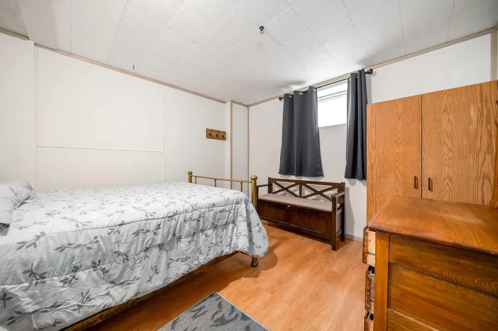 1296 Crockford Crescent NW Medicine Hat AB T1A 7C5