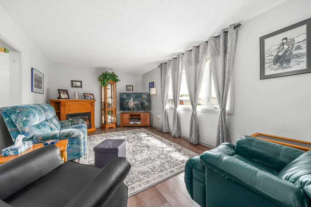1296 Crockford Crescent NW Medicine Hat AB T1A 7C5