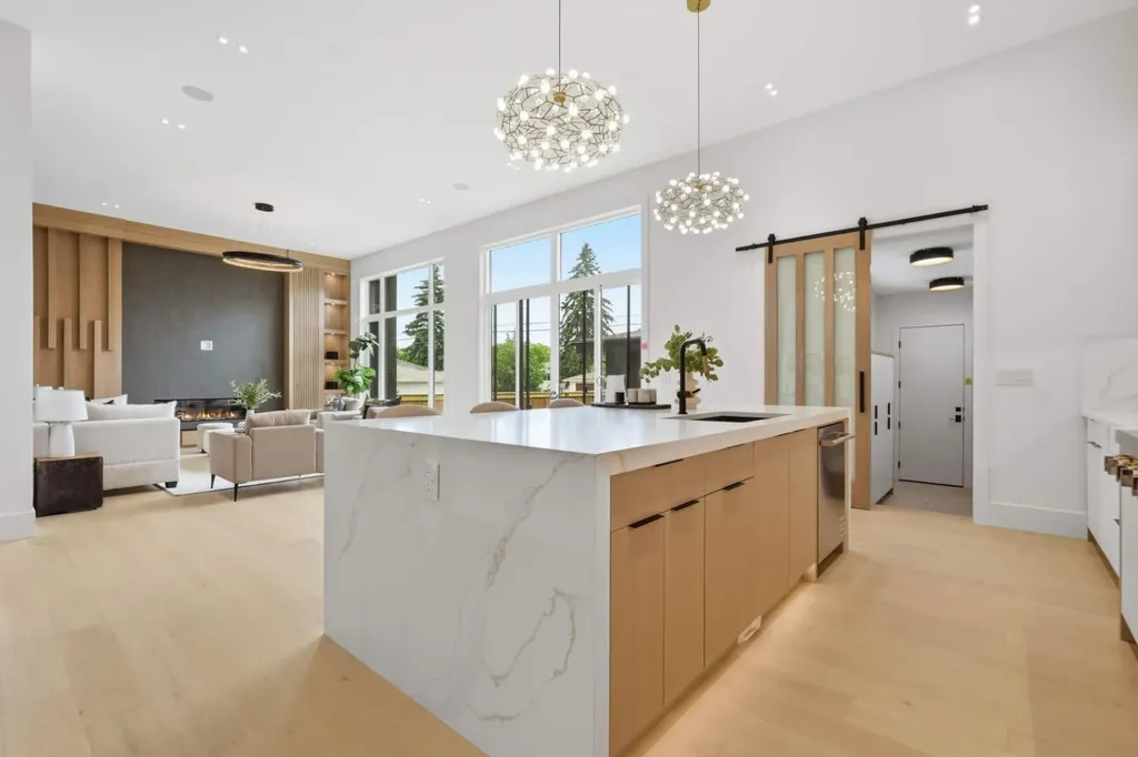 2613 6 Avenue NW Calgary AB T2N 0X8