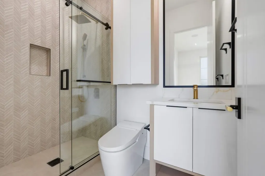 2613 6 Avenue NW Calgary AB T2N 0X8