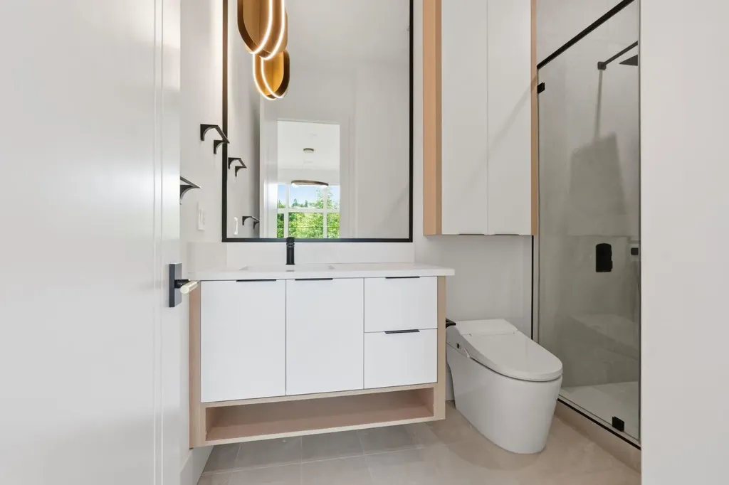 2613 6 Avenue NW Calgary AB T2N 0X8