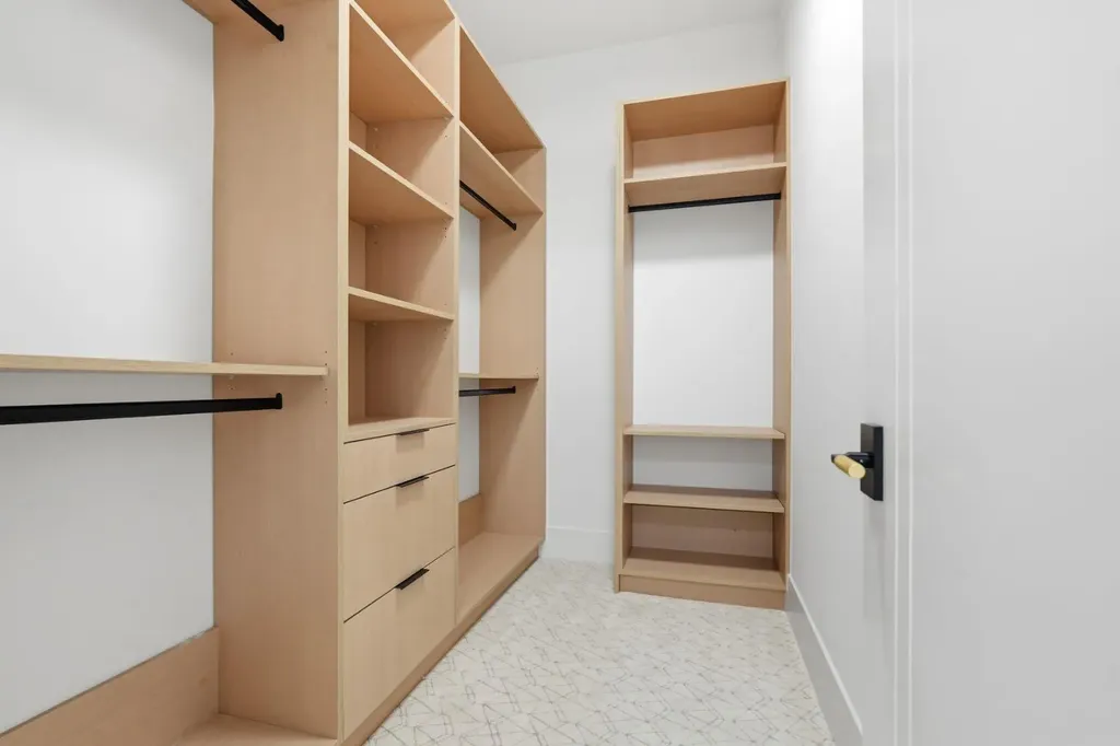 2613 6 Avenue NW Calgary AB T2N 0X8