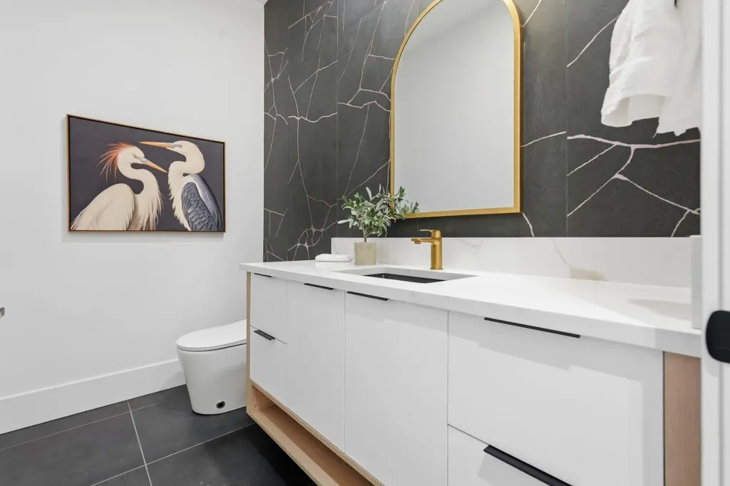 2613 6 Avenue NW Calgary AB T2N 0X8