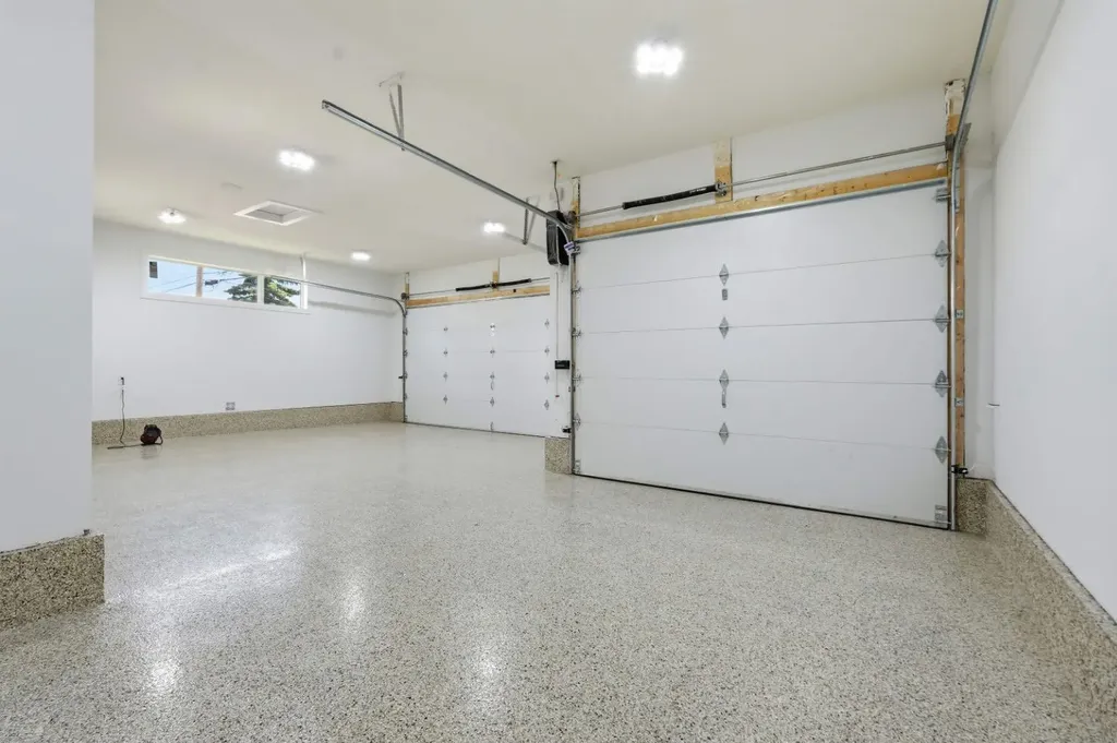 2613 6 Avenue NW Calgary AB T2N 0X8