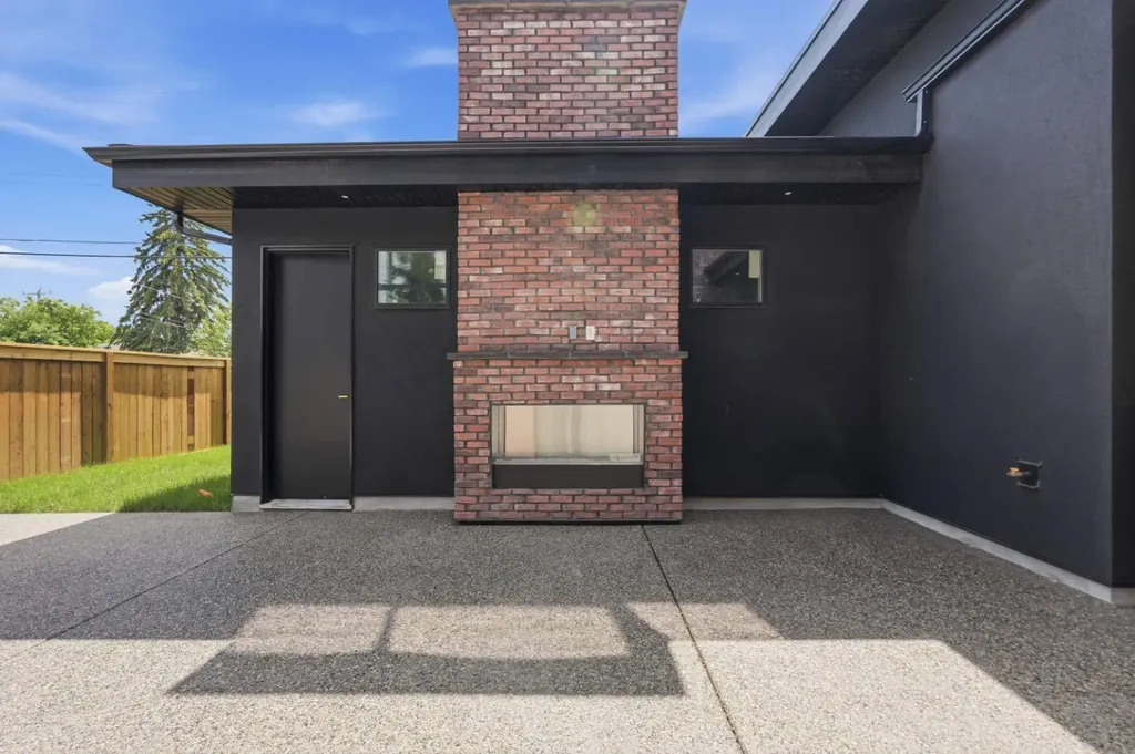 2613 6 Avenue NW Calgary AB T2N 0X8