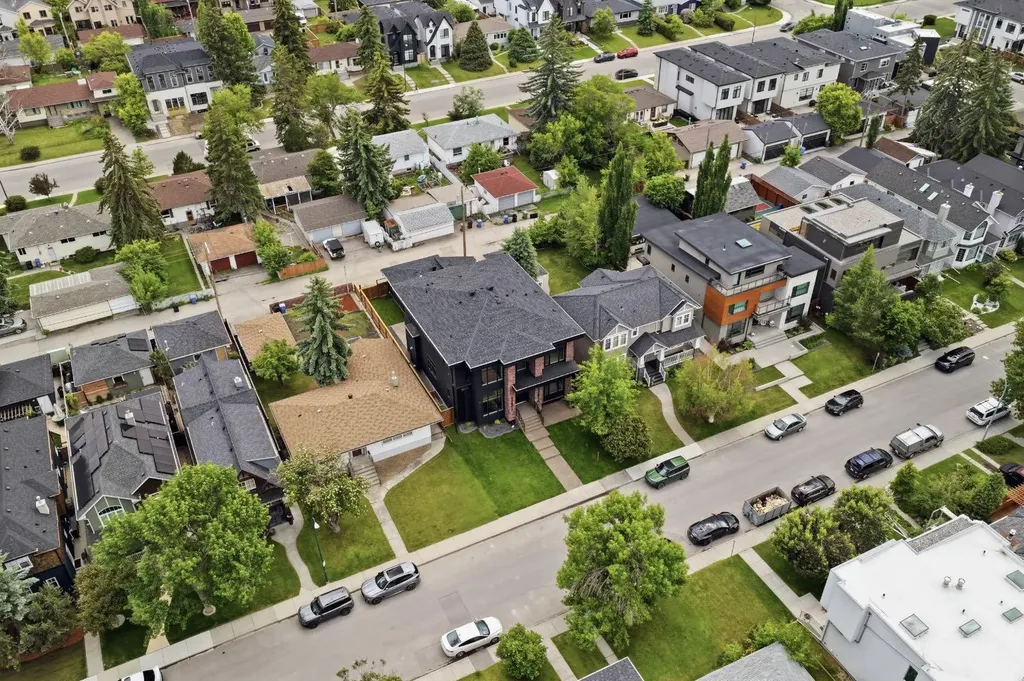 2613 6 Avenue NW Calgary AB T2N 0X8