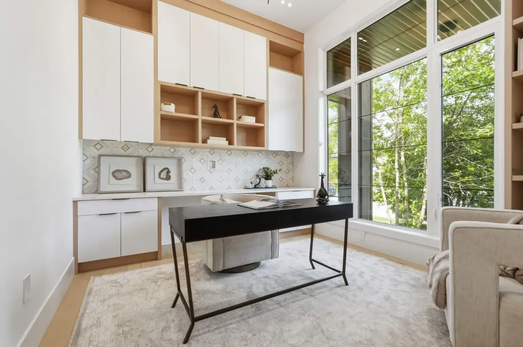 2613 6 Avenue NW Calgary AB T2N 0X8