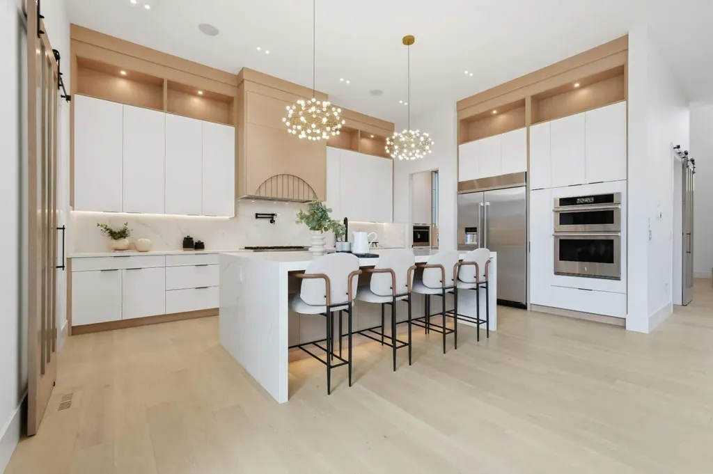 2613 6 Avenue NW Calgary AB T2N 0X8