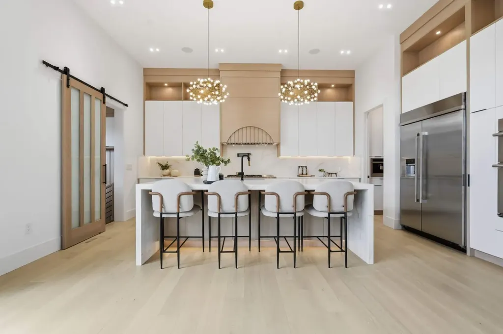 2613 6 Avenue NW Calgary AB T2N 0X8