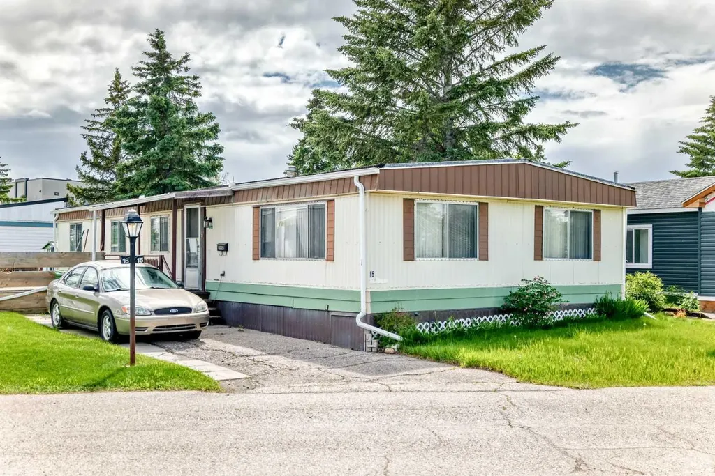 3223 83 Street NW Calgary AB T3B 6J4