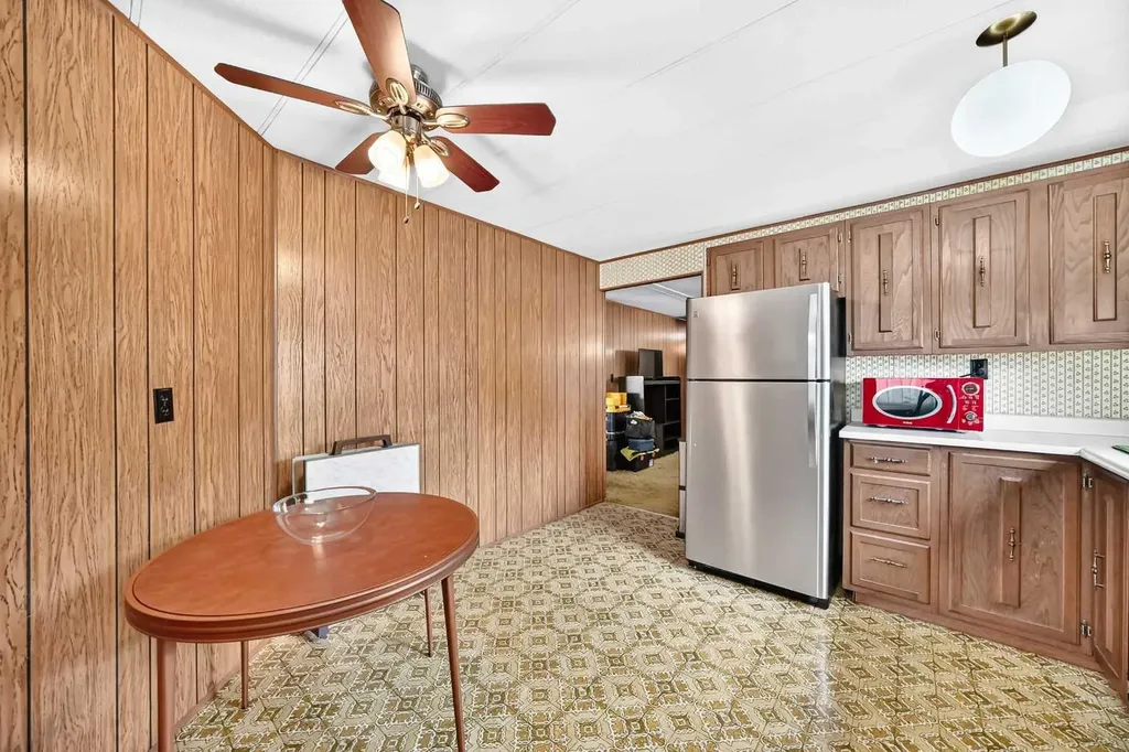 3223 83 Street NW Calgary AB T3B 6J4
