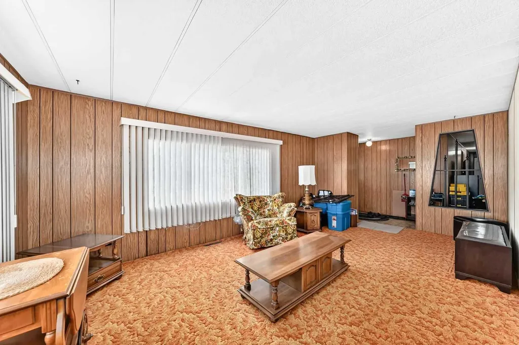 3223 83 Street NW Calgary AB T3B 6J4