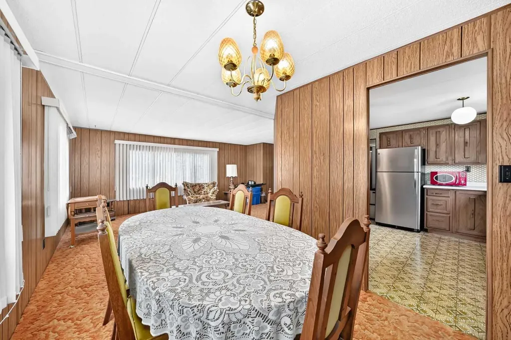 3223 83 Street NW Calgary AB T3B 6J4
