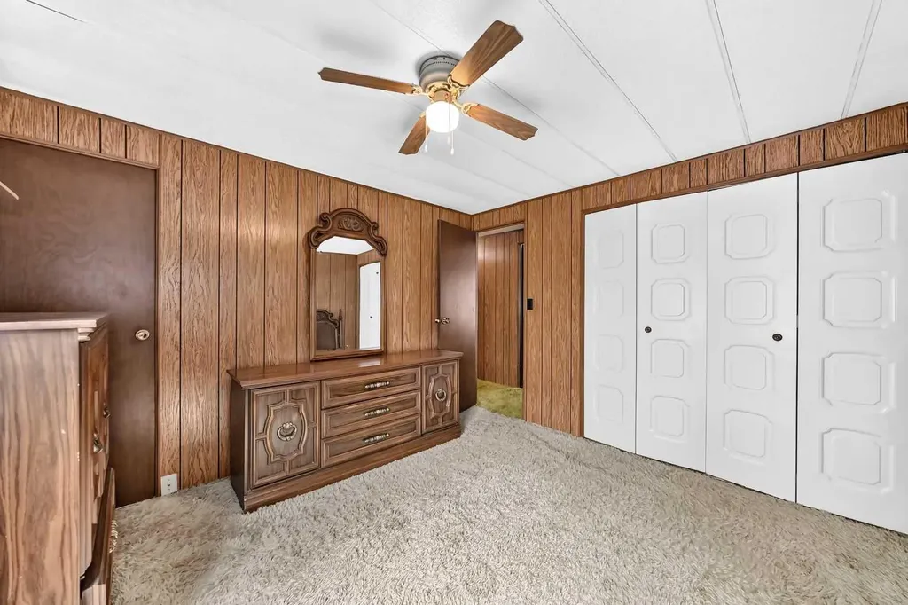 3223 83 Street NW Calgary AB T3B 6J4