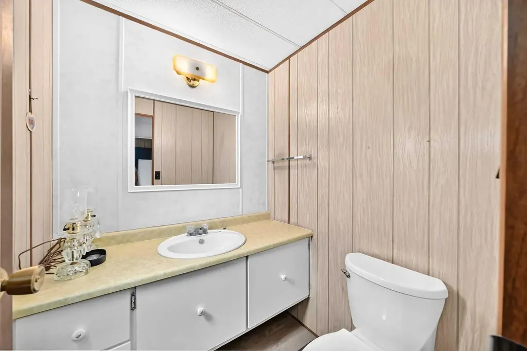 3223 83 Street NW Calgary AB T3B 6J4