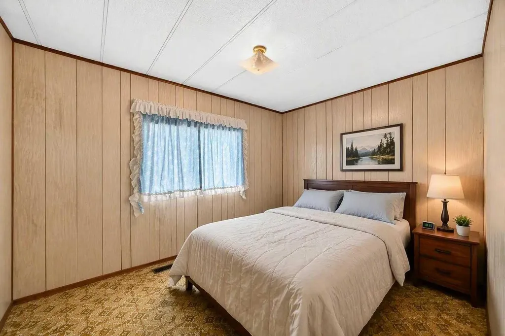 3223 83 Street NW Calgary AB T3B 6J4