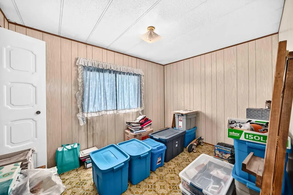 3223 83 Street NW Calgary AB T3B 6J4