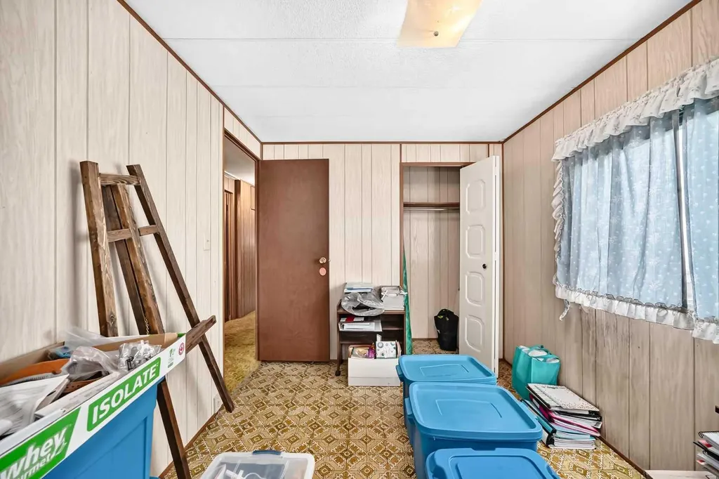 3223 83 Street NW Calgary AB T3B 6J4