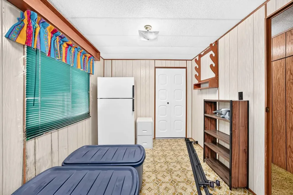 3223 83 Street NW Calgary AB T3B 6J4