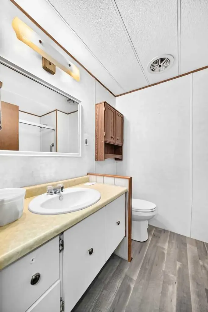 3223 83 Street NW Calgary AB T3B 6J4