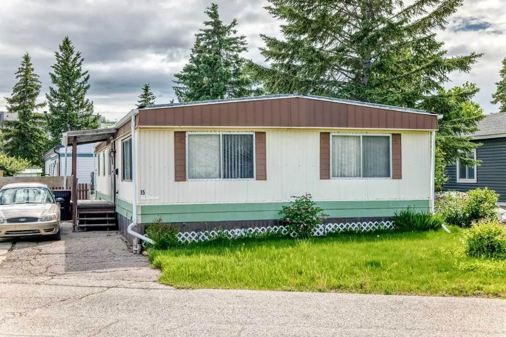 3223 83 Street NW Calgary AB T3B 6J4