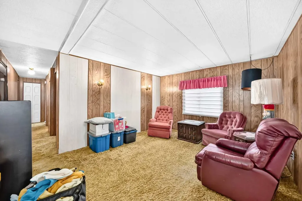 3223 83 Street NW Calgary AB T3B 6J4