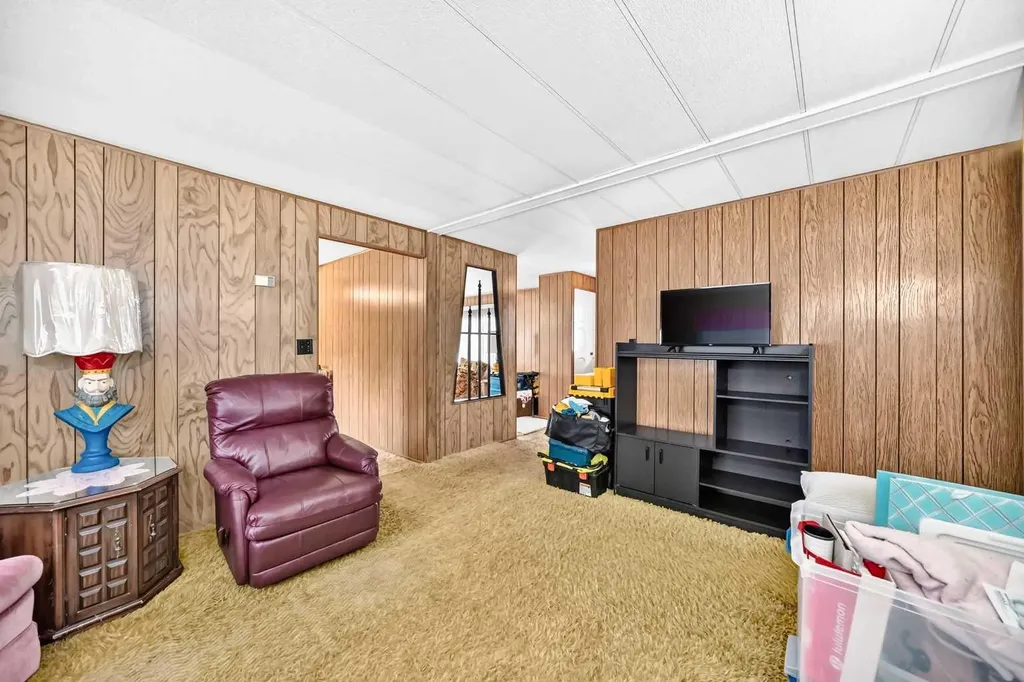 3223 83 Street NW Calgary AB T3B 6J4