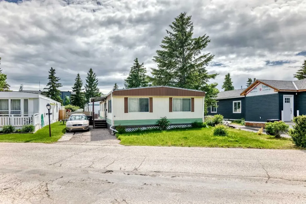 3223 83 Street NW Calgary AB T3B 6J4