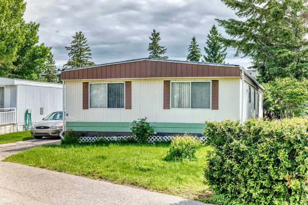 3223 83 Street NW Calgary AB T3B 6J4