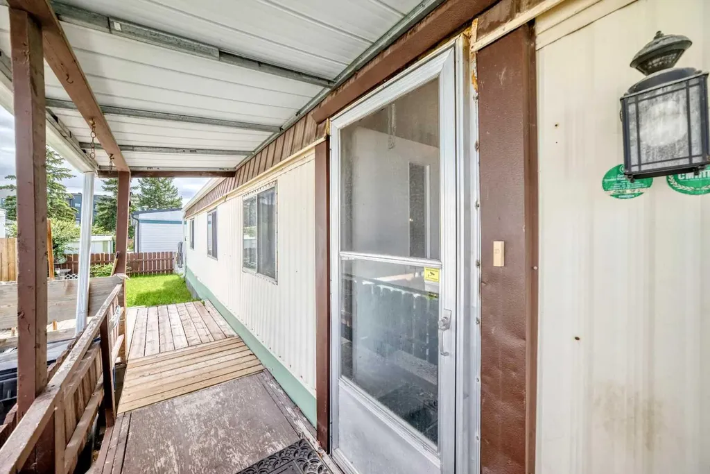 3223 83 Street NW Calgary AB T3B 6J4