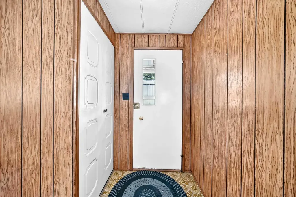 3223 83 Street NW Calgary AB T3B 6J4