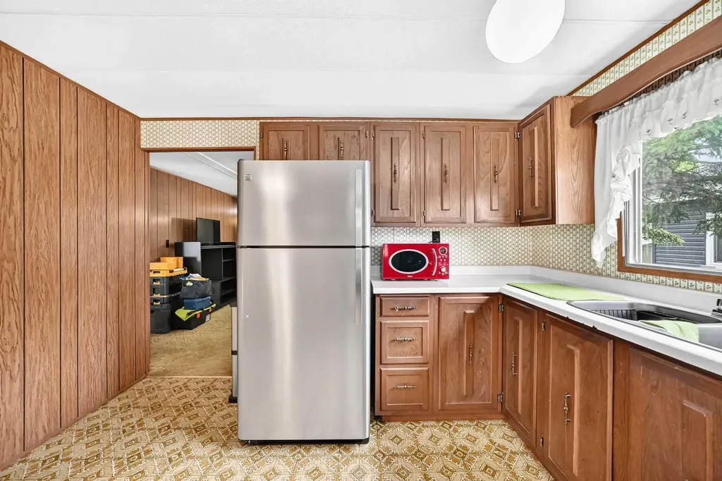 3223 83 Street NW Calgary AB T3B 6J4