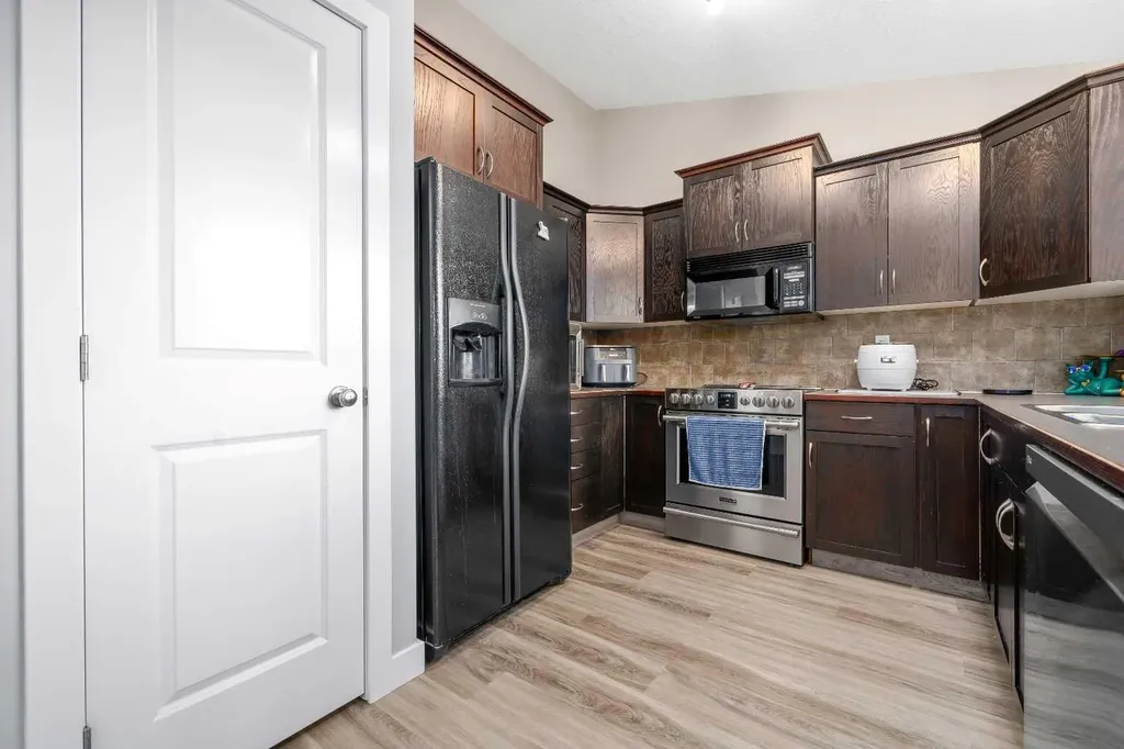 366 Somerset Row SE Medicine Hat AB T1B0H1