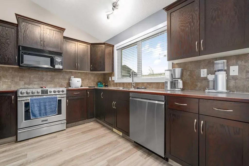 366 Somerset Row SE Medicine Hat AB T1B0H1