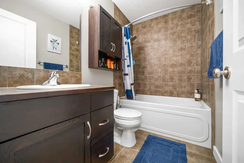 366 Somerset Row SE Medicine Hat AB T1B0H1