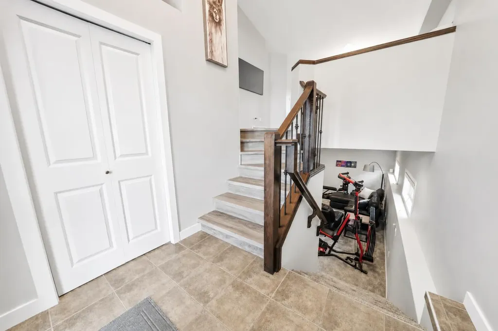 366 Somerset Row SE Medicine Hat AB T1B0H1