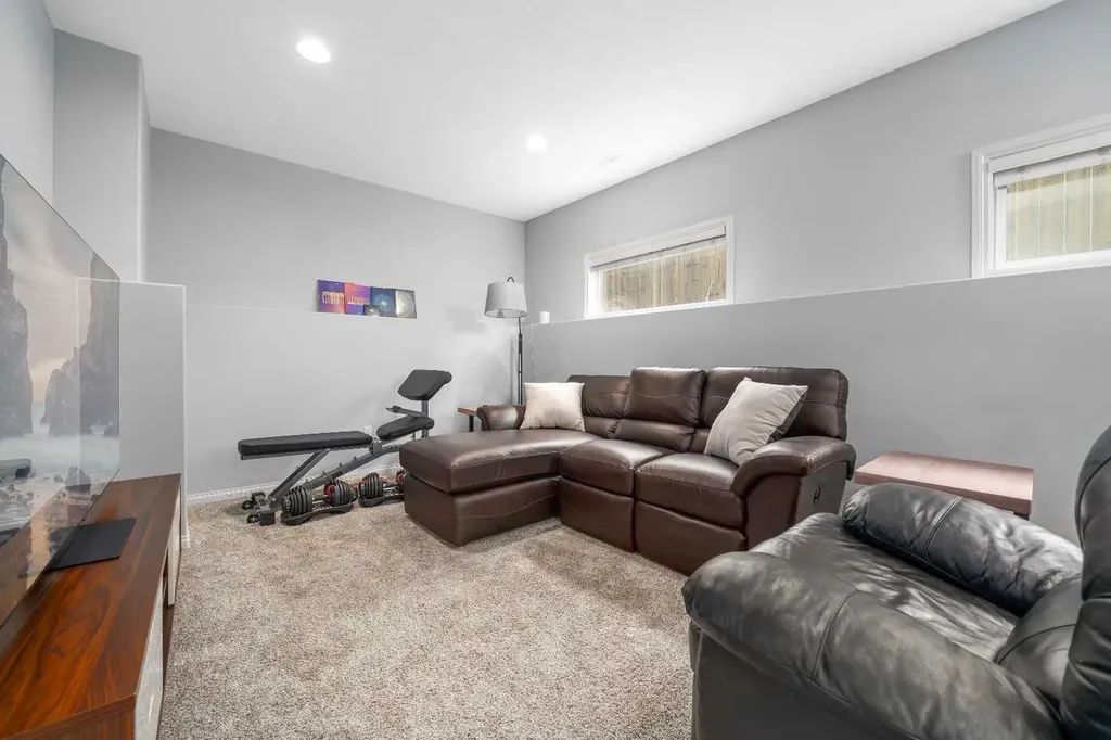 366 Somerset Row SE Medicine Hat AB T1B0H1